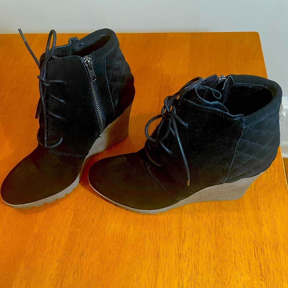 New with tags Mia black 2.5 inch wedge booties size 10